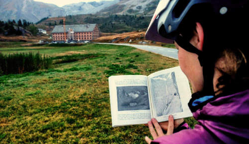 Ein etwas anderer Reiseführer: „Over the Alps On A Bicycle“ aus dem Jahr 1898 führte uns zu unseren Unterkünften.